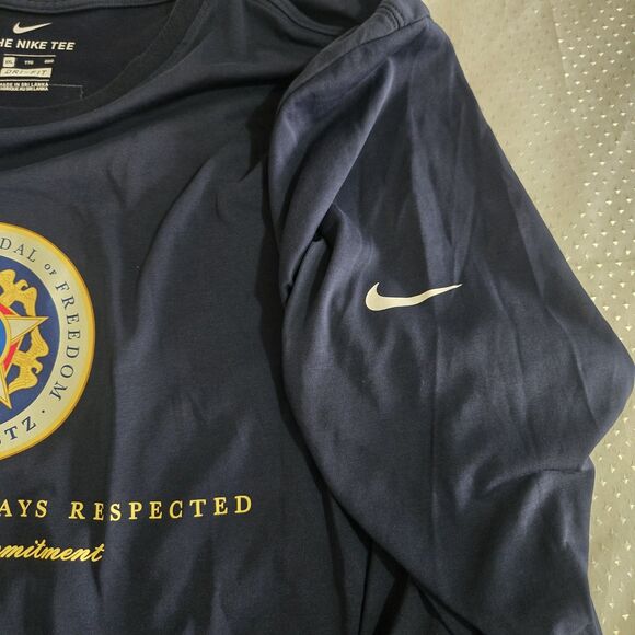 Notre Dame LOU HOLTZ Medal Of Freedom Nike Dri-FIT Long Sleeve Tee Rush Blue XXL - Picture 6 of 14